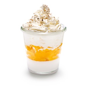 Gelée coco ,  compotée de mangue  et chantilly